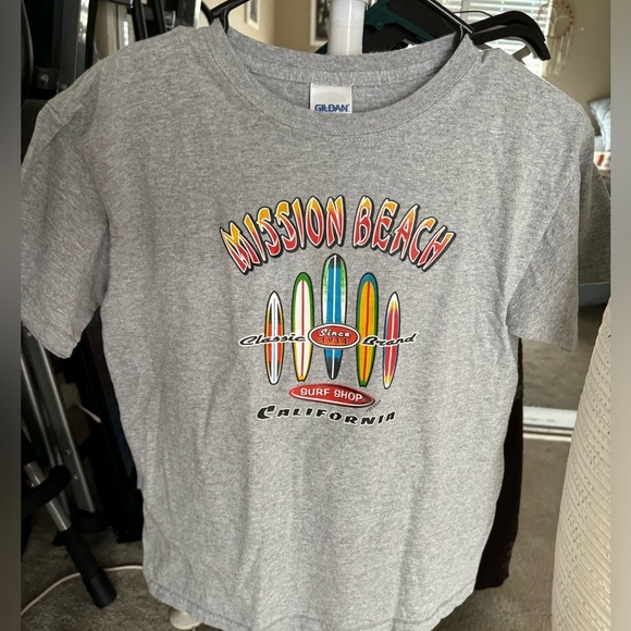 Mission Beach California Surf Shop Graphic Tee Gildan M Youth Cotton NWOT Gray - Picture 1 of 9